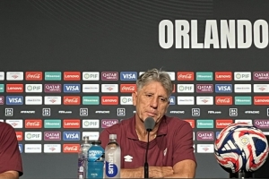 进4强！弗鲁米嫩塞主帅：许多球迷卖车、克扣饭钱来现场支持我们