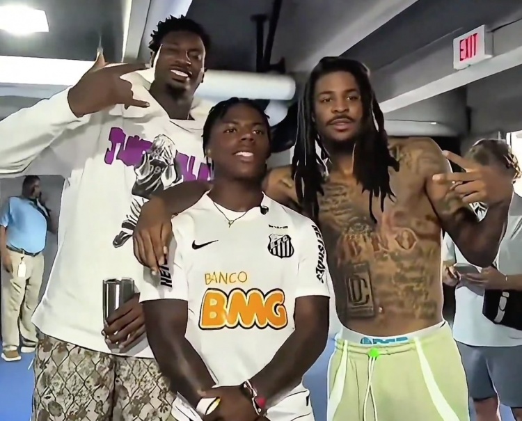 谁更像粉丝？甲亢哥偶遇莫兰特&amp;小贾伦 用的还是三折叠