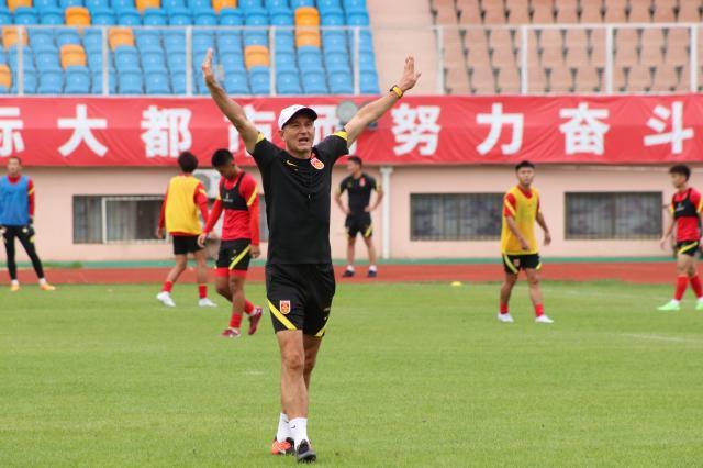 开云体育官网-国足选拔队印象：不紧张不诉苦 扬科维奇处变不惊