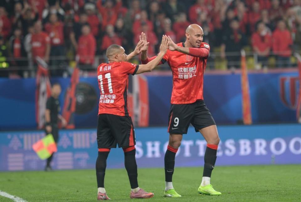 开云体育-蓉城两连胜领跑中超！泰山河南“清零”，5队不胜，津门虎垫底